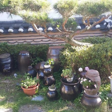 Yeonwoodang Guesthouse Jeonju Bagian luar foto