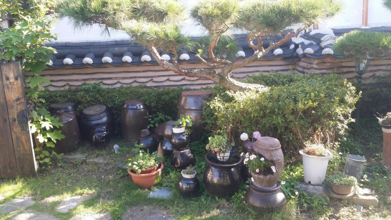 Yeonwoodang Guesthouse Jeonju Bagian luar foto